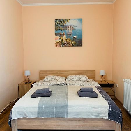 Apartments Domovik Мостова 5 Кв 38 Moekatsjeve Buitenkant foto